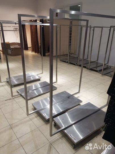 Напольная вешалка для одежды