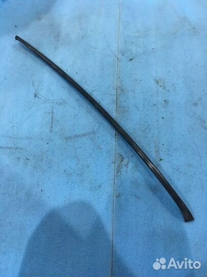 Молдинг лобового стекла правый пассат Б7 разборка