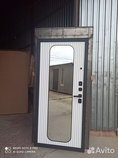 Дверь входная металлическая Стелс с фрамугой