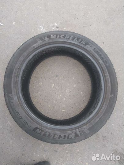 Michelin Pilot Sport 4 SUV 255/45 R19 100V