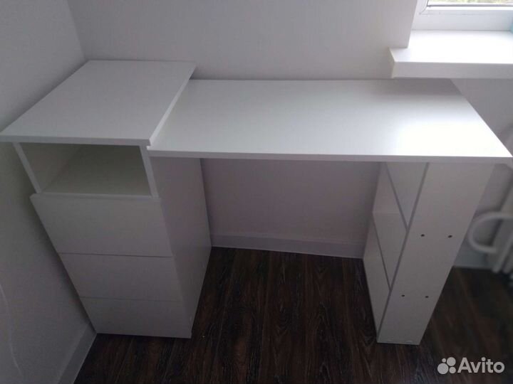 Компьютерный стол белый