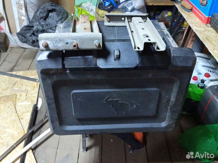 Инструментальный ящик на грузовик
