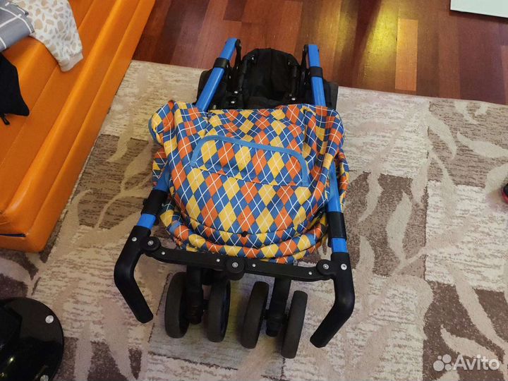 Прогулочная коляска