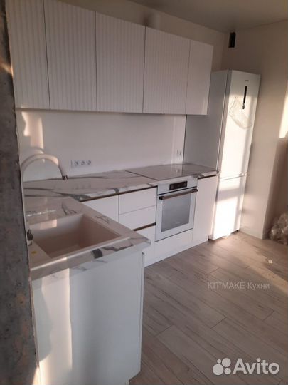 Современная угловая кухня на заказ