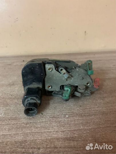 Замок передний правый Interpid