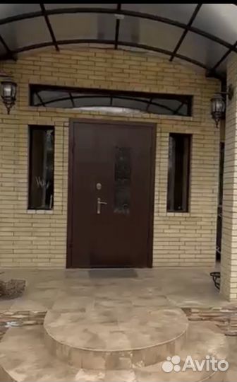 Дверь входная металическая двустворчатая б/у