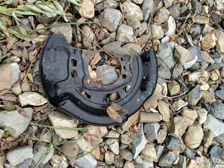 Tоyоtа Rаv4 2007 30 кожух тормозной передний