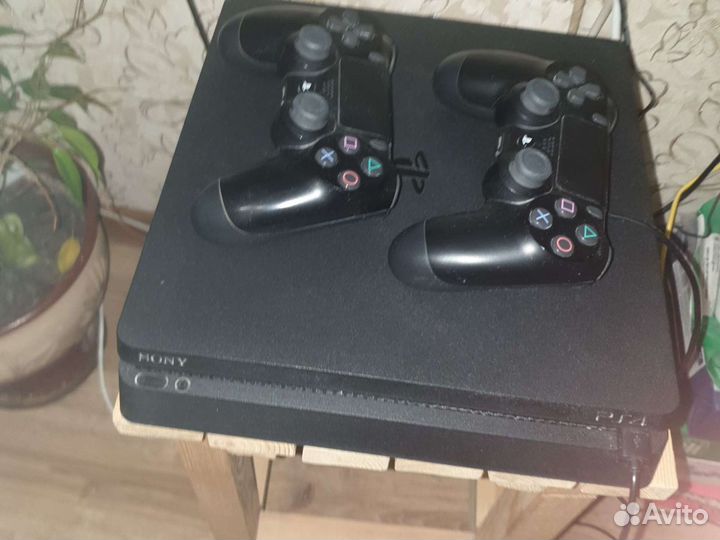 Sony PS4 500gb +3 игры