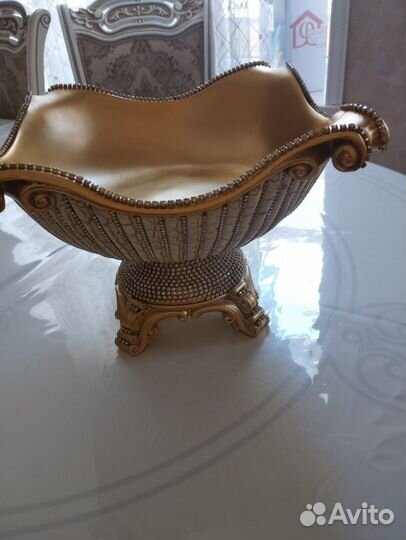 Ваза для фруктов на ножке