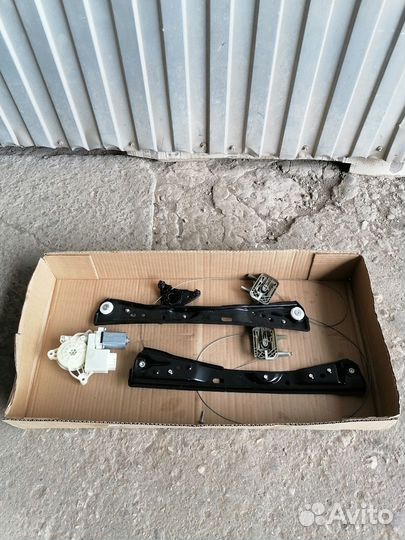 Мотор стеклоподъемника левого с направляющими Bmw