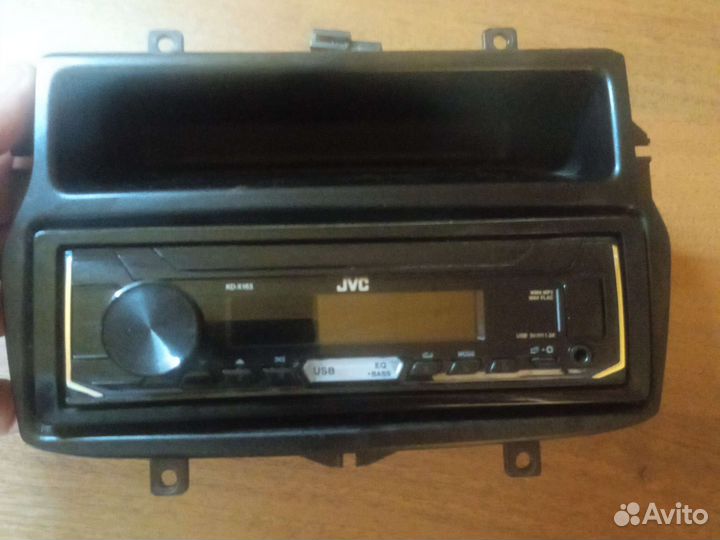 Магнитола JVC KD-X163 с рамко Лада Веста