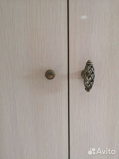 Шкаф двустворчатый