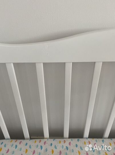 Детская кроватка с маятником и ящиком