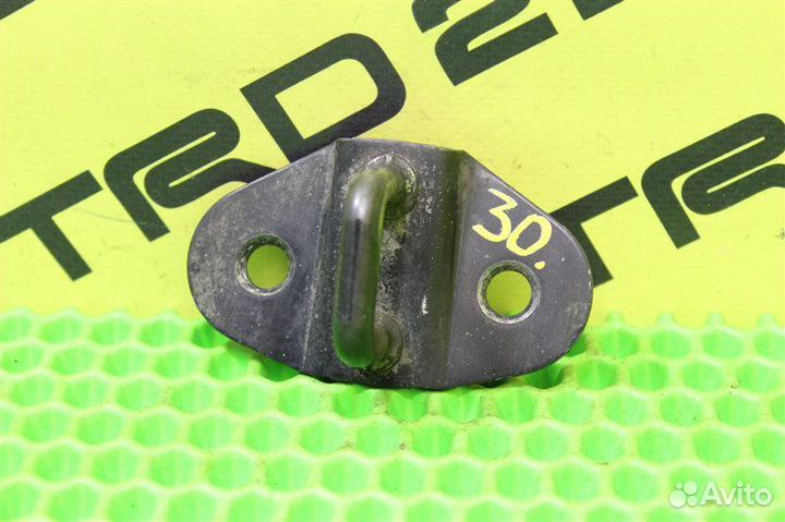 Петля замка багажника задняя Nissan Vanette SK82MN