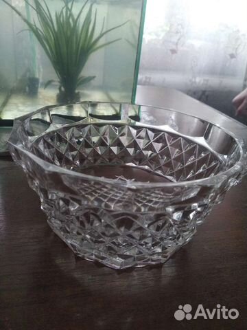 Хрустальные вазочки и бокалы