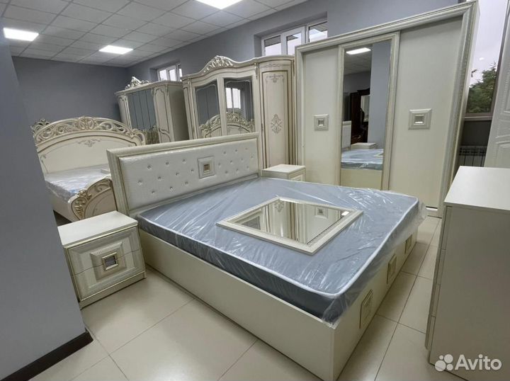 Спальный гарнитур 