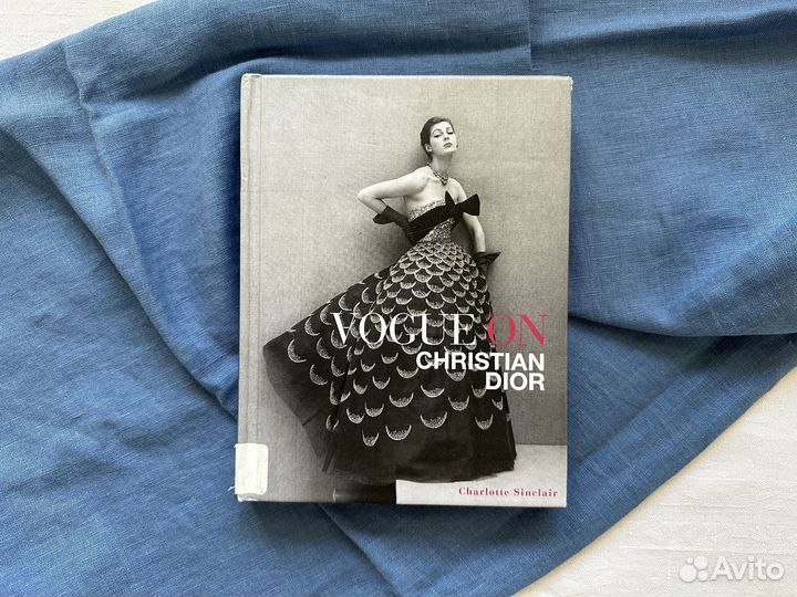 Книга Vogue on Christian Dior