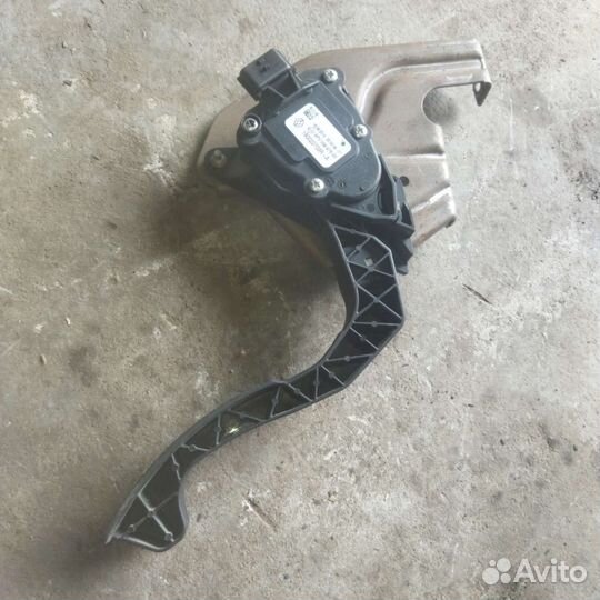 Педаль газа Renault Logan 2