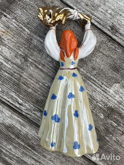 Статуэтка девушка со снопом