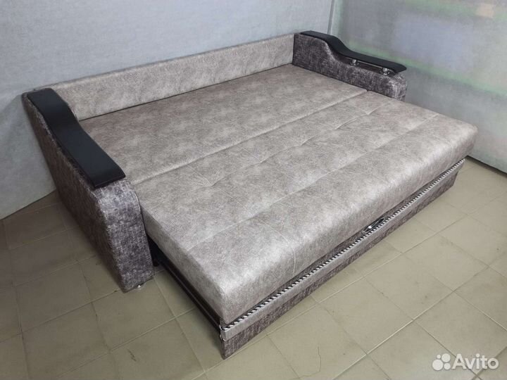 Диван на металлокаркасе