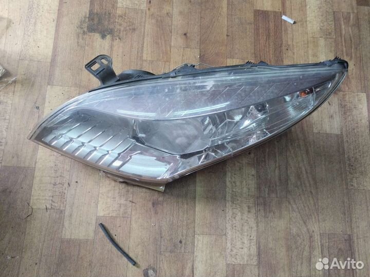 Фара левая Renault Megane III без кронштейна