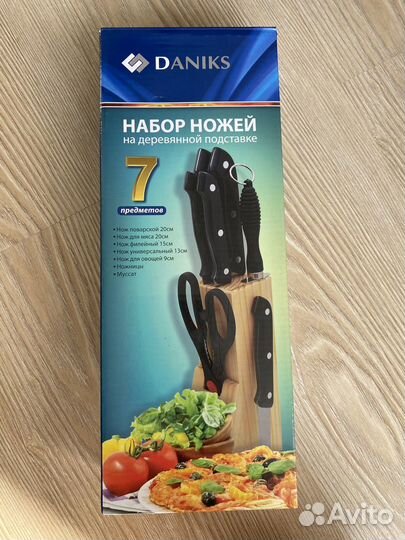 Набор ножей на деревянной подставке