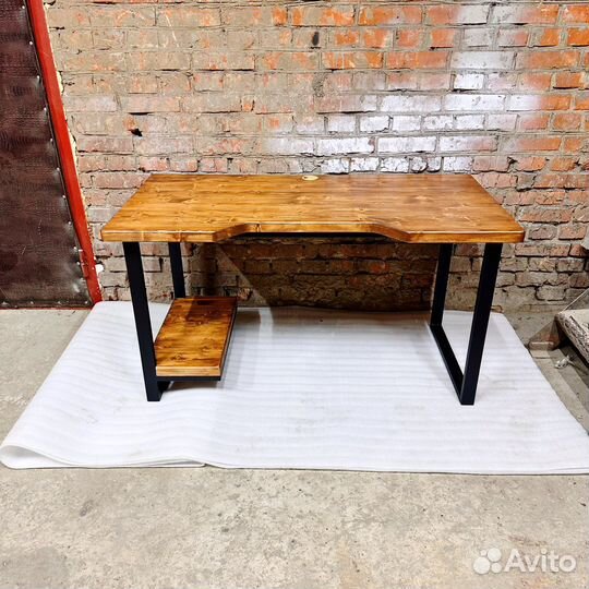 Компьютерный стол в стиле лофт