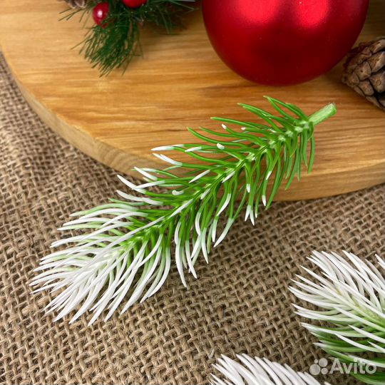 Еловая ветка, еловая лапка искусственная, Бело-зеленая, декор зимний 11 см, 30 штук