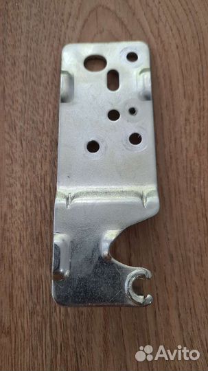 Петля верхняя правая для хол-ков LG (AEH72800901)