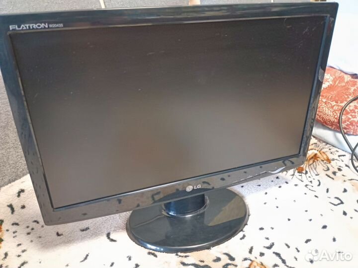 Монитор LG flatron W2043s 20дюй vga 1600 неб трещ
