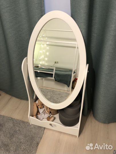 Зеркало в детскую с ящиком для игрушек