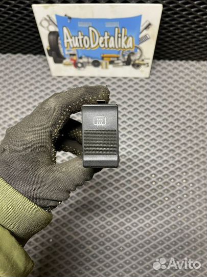 Кнопка обогрева зад. Стекла Audi 80 B3