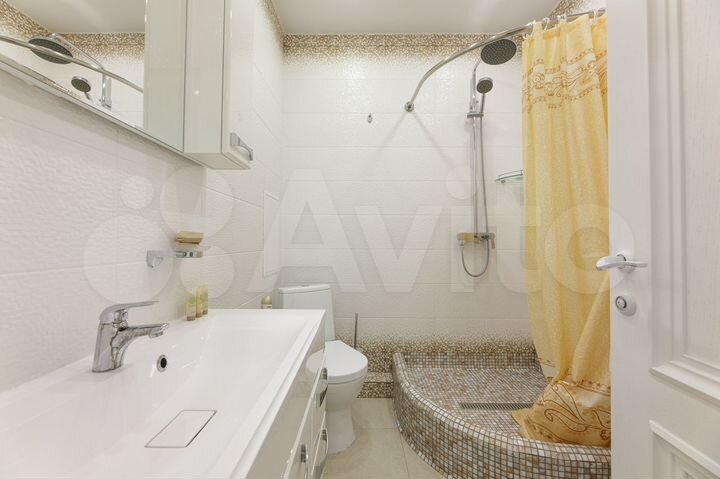 2-к. квартира, 76 м², 11/12 эт.