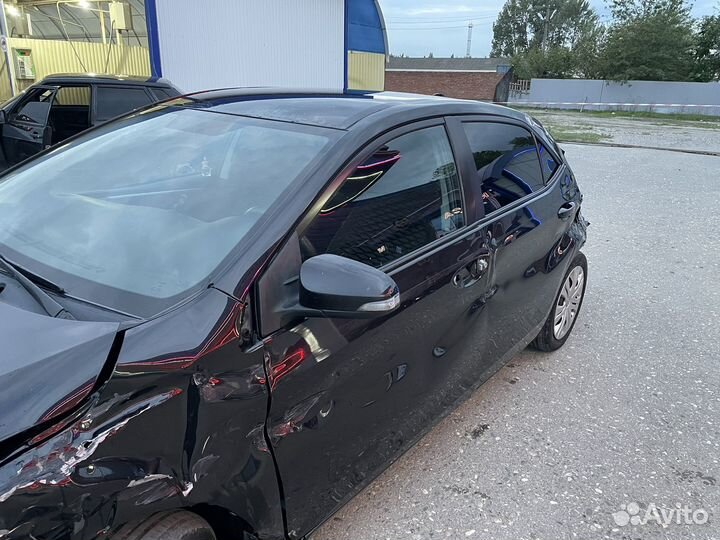 Toyota Corolla 1.6 МТ, 2014, битый, 300 000 км