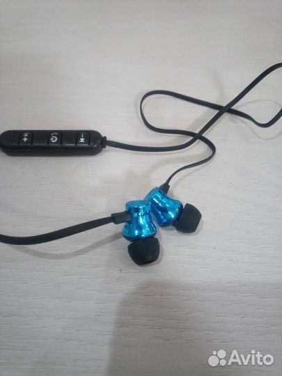 Беспроводные наушники новые