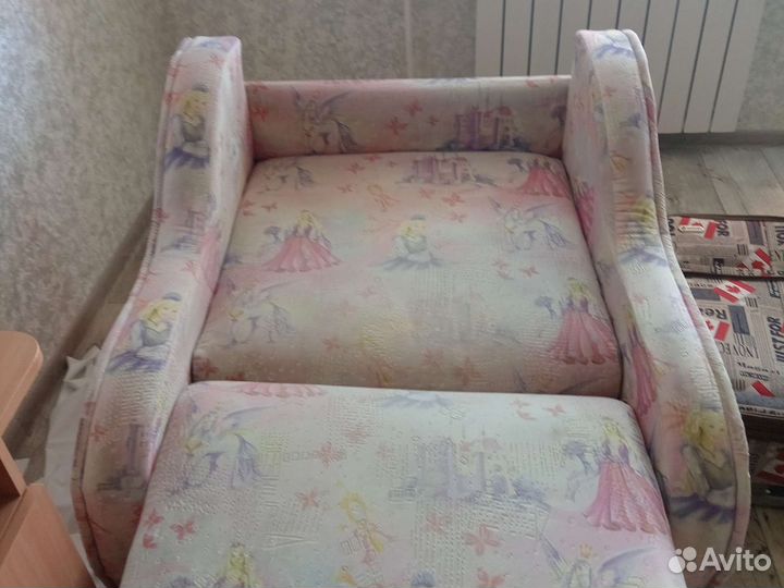 Письменный стол и кресло б/у