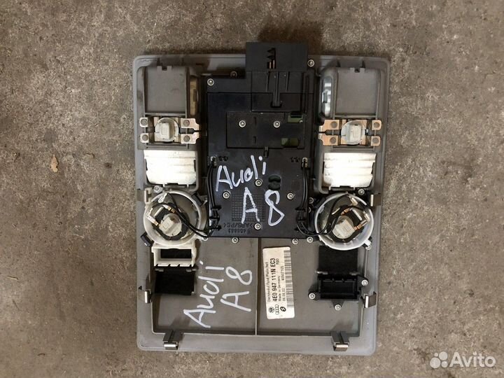 Плафон внутреннего освещения задний (Audi A8)