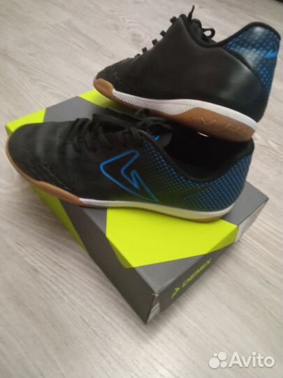 Футбольные бутсы для зала