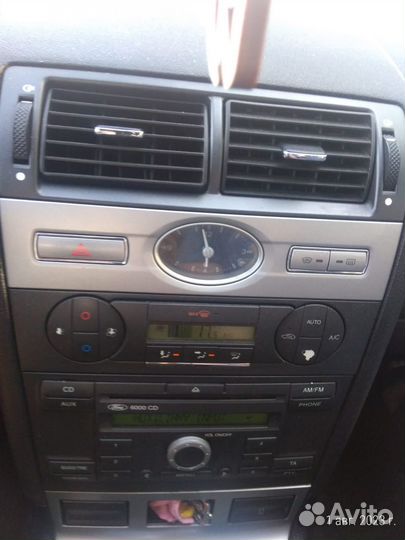 Штатная магнитола на Ford Mondeo 3рест.+часы+рамка