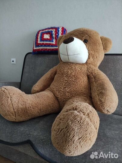 Большой плюшевый мишка
