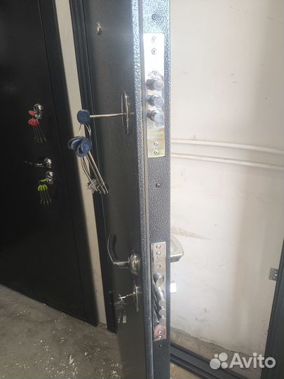 Дверь в квартиру. Распр0дажа