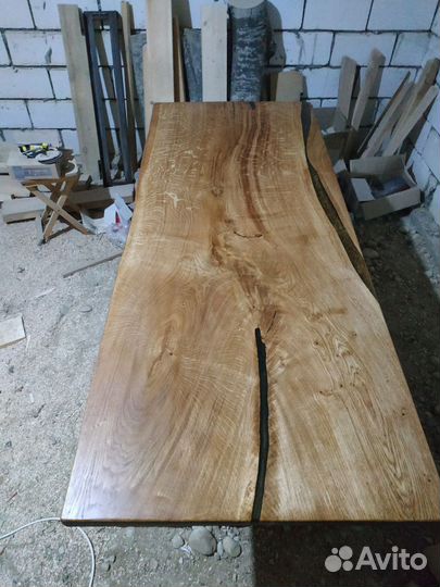 Стол с эпоксидной смолой