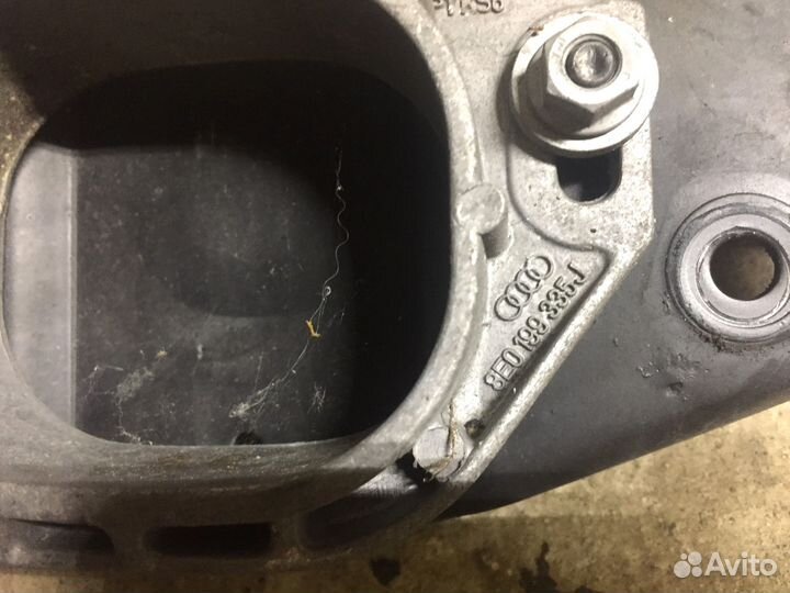 Кронштейн опоры двигателя 8E0199335J Audi A4 B6 B7