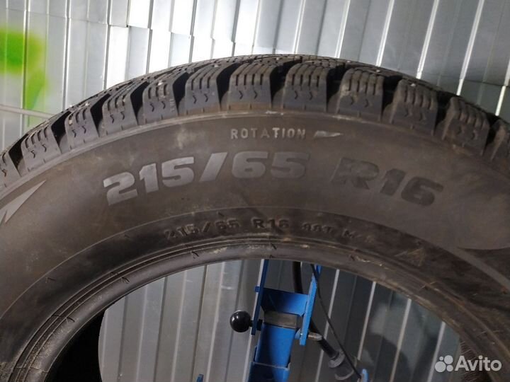 Pirelli Formula Ice 215/65 R16 98T