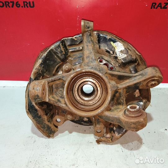 Кулак задний левый Toyota Mark 2 110