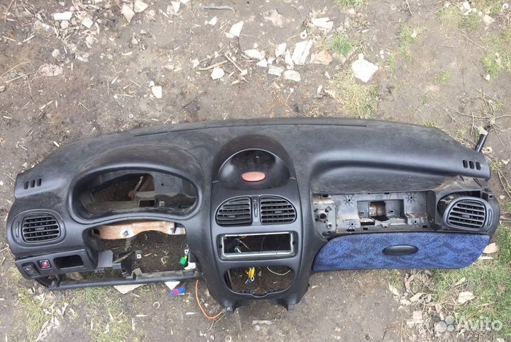 Панель приборов парприз торпедо пежо 206