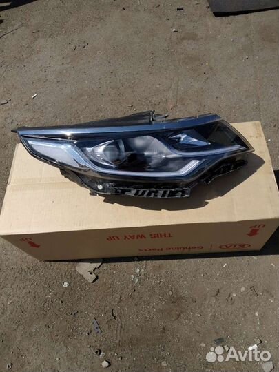 Оригинальная передняя фара Kia Optima