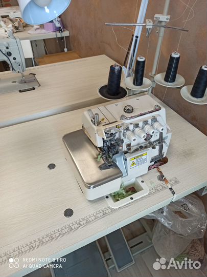 Швейная машинка оверлок