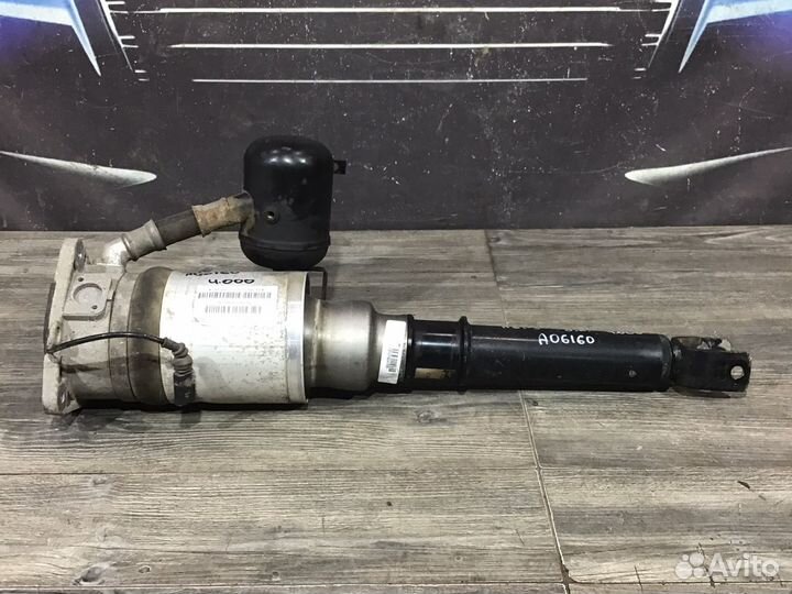 Стойка пневматическая задняя правая Audi A8 D3