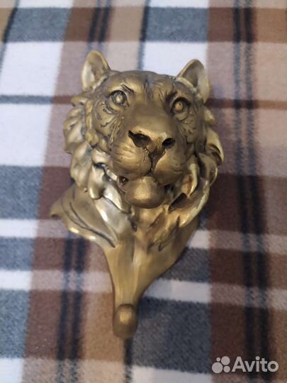 Вешалка для одежды настенная